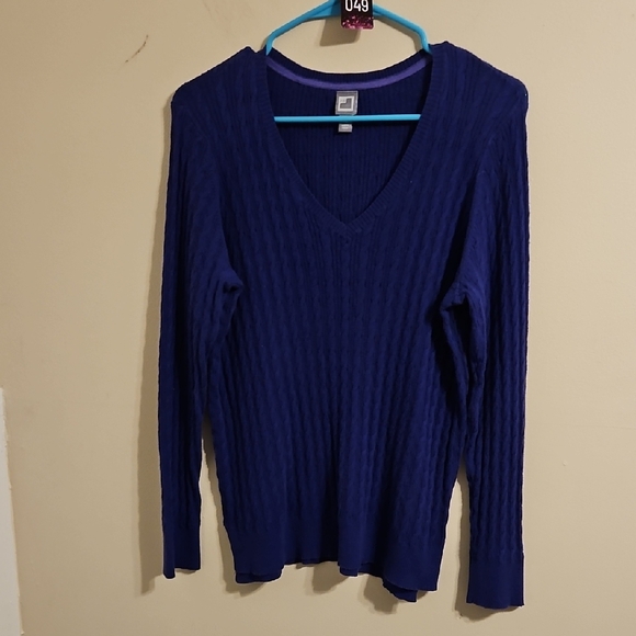 jcpenney Sweaters - Jcpenny Purple Cable Knit V Neck Sweater. In EUC